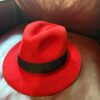 Sombrero rojo elegante